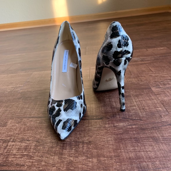 Diane Von Furstenberg 9.5B leopard print pumps - Picture 4 of 8
